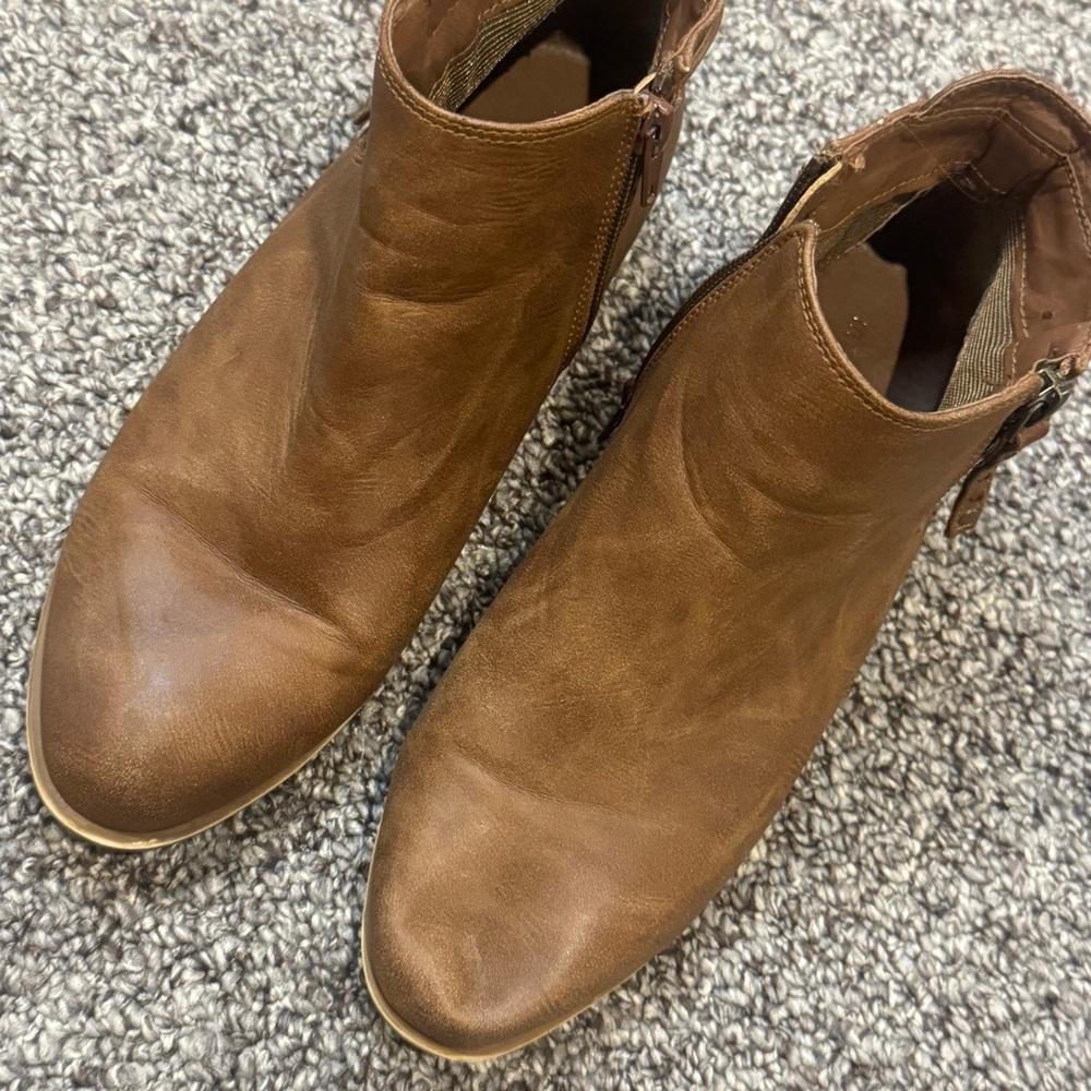 Steve Madden “Madden Girl” Bronco Bootie - Picture 3 of 7